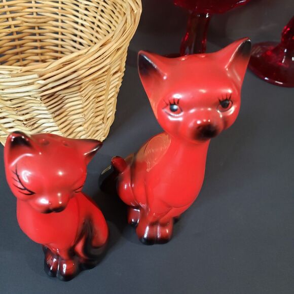 MCM Vintage Red Ceramic Siamese Cat Salt and Pepper Shakers Made in Japan - Picture 7 of 7